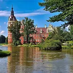 Apartamento Schlossblick Direkt Gegenueber Dem Schloss, Rhododendronpark Mit Terrasse Und Wlan Kromlau