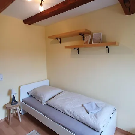 Im Gutshof Direkt Gegenüber Dem Schloss, Rhododendronpark Mit Terrasse Und Wlan Apartment *