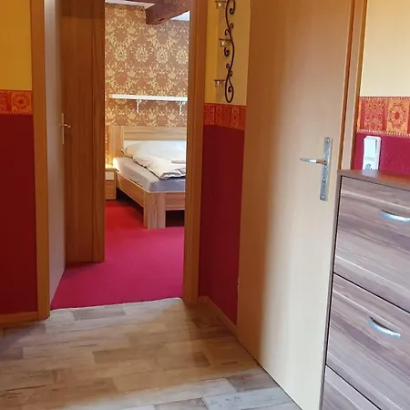 Ferienwohnung Schlossblick Direkt Gegenueber Dem Schloss, Rhododendronpark Mit Terrasse Und Wlan Appartement Kromlau