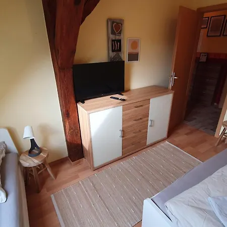 Ferienwohnung Schlossblick Direkt Gegenueber Dem Schloss, Rhododendronpark Mit Terrasse Und Wlan