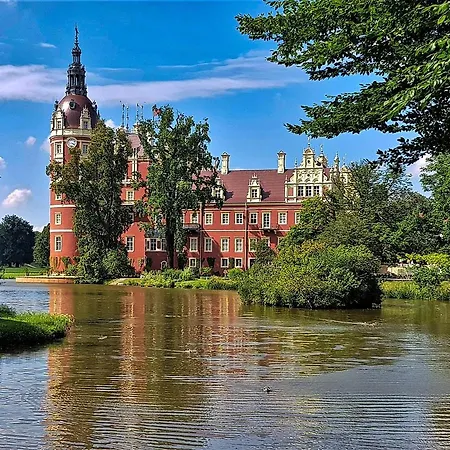 דירה Schlossblick Direkt Gegenueber Dem Schloss, Rhododendronpark Mit Terrasse Und Wlan Kromlau