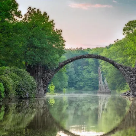 Im Gutshof Direkt Gegenüber Dem Schloss, Rhododendronpark Mit Terrasse Und Wlan Apartment *