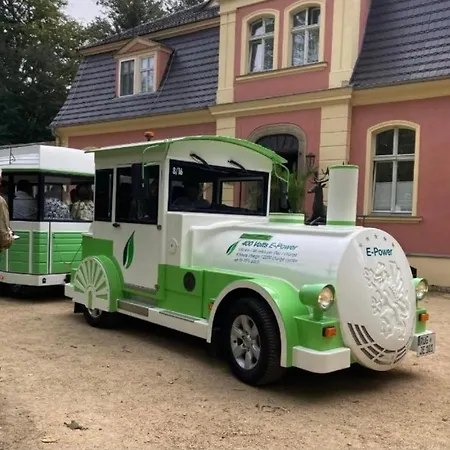 Im Gutshof Direkt Gegenüber Dem Schloss, Rhododendronpark Mit Terrasse Und Wlan