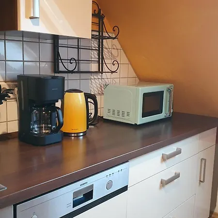 Im Gutshof Direkt Gegenueber Dem Schloss, Rhododendronpark Mit Terrasse Und Wlan Daire