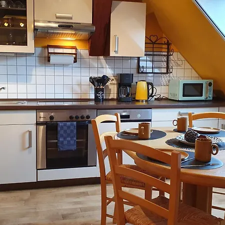 Apartment Im Gutshof Direkt Gegenüber Dem Schloss, Rhododendronpark Mit Terrasse Und Wlan Kromlau